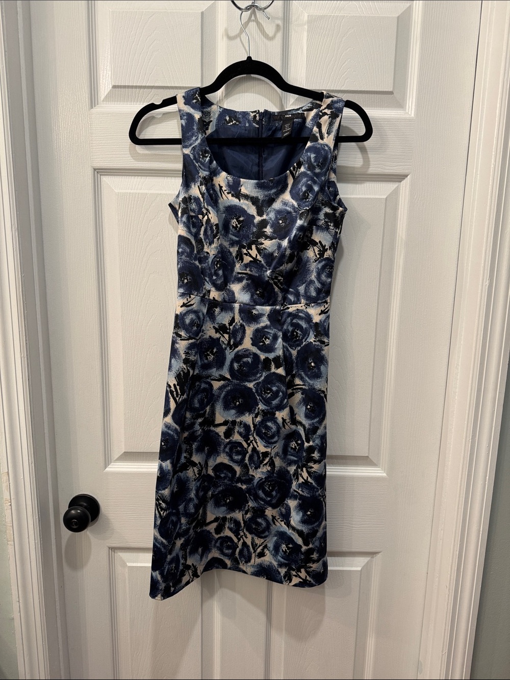 H&M Navy and White Floral Sleeveless Dress